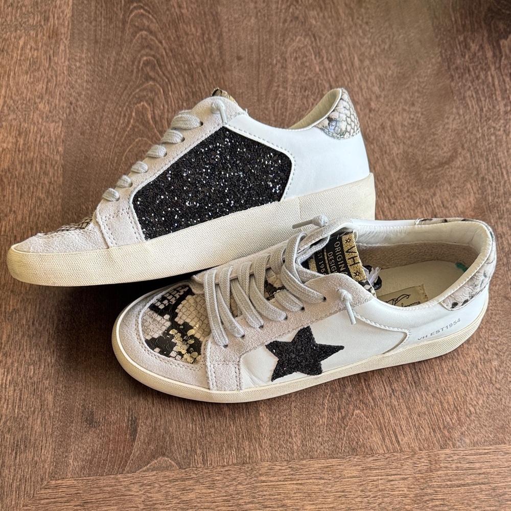 Vintage Havana White Sneakers with Black Star and Snake Print - Picture 6 of 6